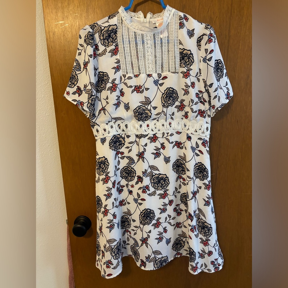 Esley Large White Floral Dress